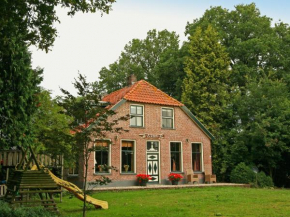 Secluded Farmhouse in Balkbrug with bubble bath